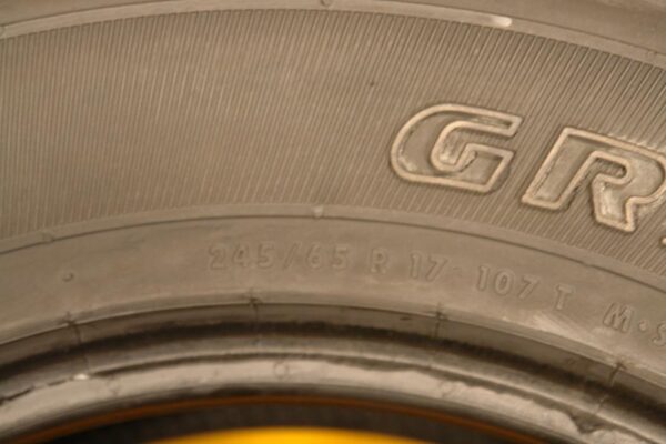 2 used tires 245/65/17 GENERAL - Image 7