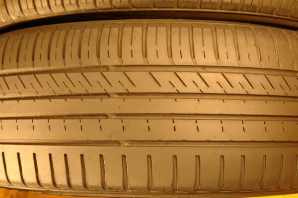 2 used tires 235/55/18 MAYRUN - Image 4