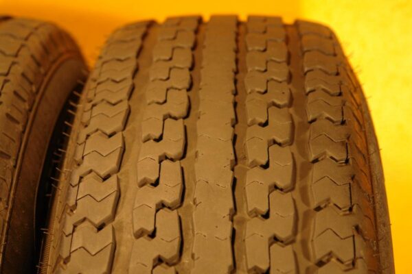 2 used tires ST 235/80/16 MASTERTRACK - Image 3