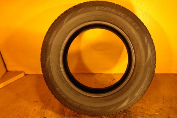 2 used tires 235/65/17 FALKEN - Image 6