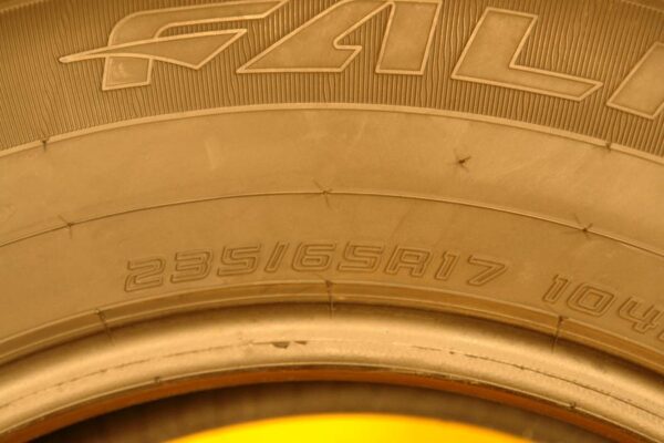 2 used tires 235/65/17 FALKEN - Image 7