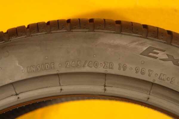 2 used tires 245/40/19 CONTINENTAL - Image 7