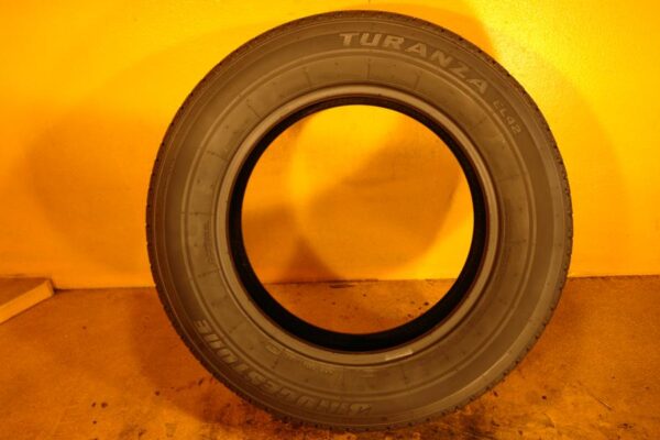 2 used tires 205/65/16 BRIDGESTONE - Image 6