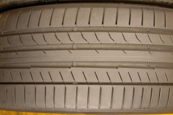 2 used tires 235/35/19 CONTINENTAL - Image 4