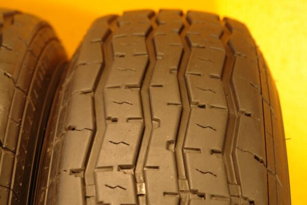 2 used tires ST 235/80/16 WESTLAKE - Image 3