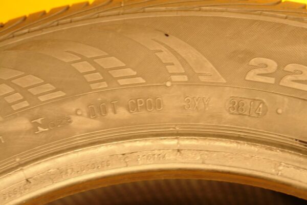 2 used tires 225/55/17 CONTINENTAL - Image 7