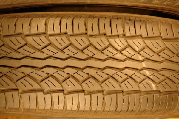 2 used tires 245/70/17 FALKEN - Image 4