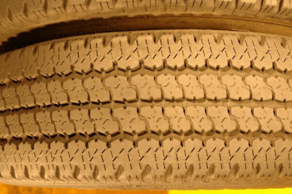 2 used tires LT 245/75/16 BRIDGESTONE - Image 4