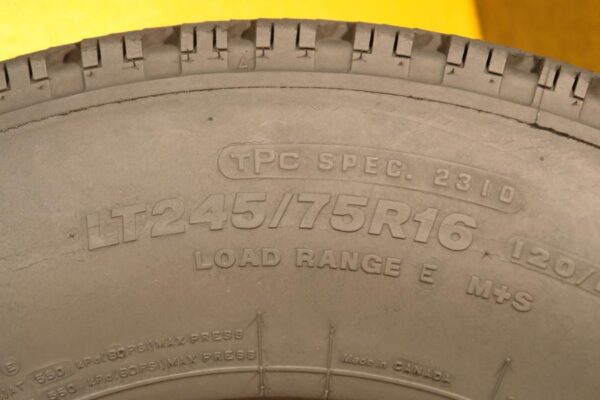 2 used tires LT 245/75/16 BRIDGESTONE - Image 7