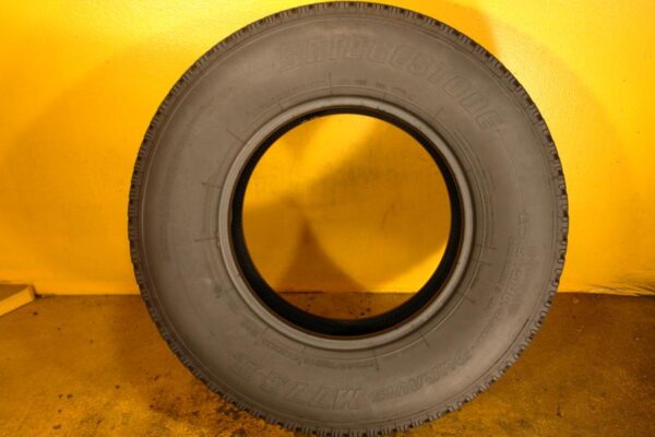 2 used tires LT 245/75/16 BRIDGESTONE - Image 6