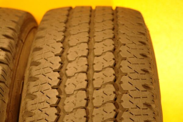 2 used tires LT 245/75/16 BRIDGESTONE - Image 3