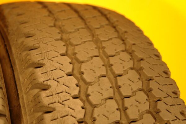 2 used tires LT 245/75/16 BRIDGESTONE - Image 5