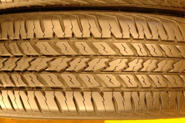 2 used tires 205/70/15 DOUGLAS - Image 4