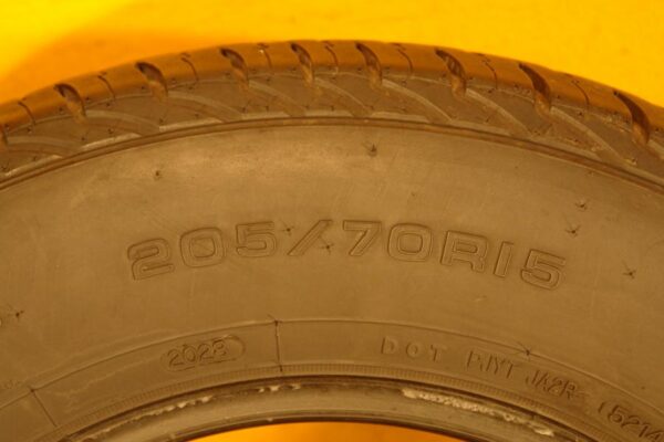 2 used tires 205/70/15 DOUGLAS - Image 7