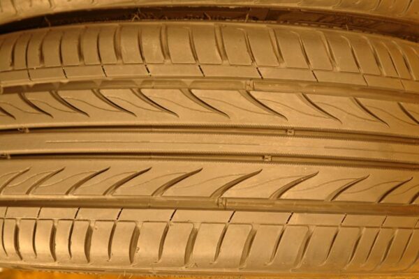 2 used tires 205/40/17 LANDSAIL - Image 4