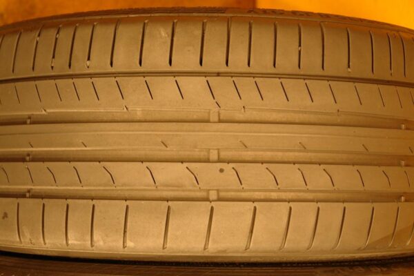 2 used tires 235/35/19 CONTINENTAL - Image 4