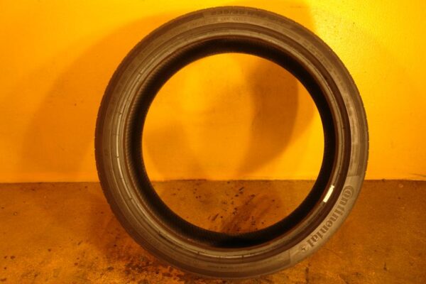 2 used tires 235/35/19 CONTINENTAL - Image 6