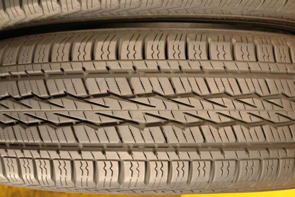 2 used tires 235/65/17 GENERAL - Image 4