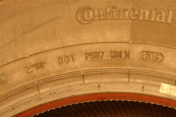 2 used tires 235/65/17 CONTINENTAL - Image 8