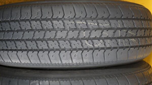 2 used tires 205/70/15 MATRIX - Image 4