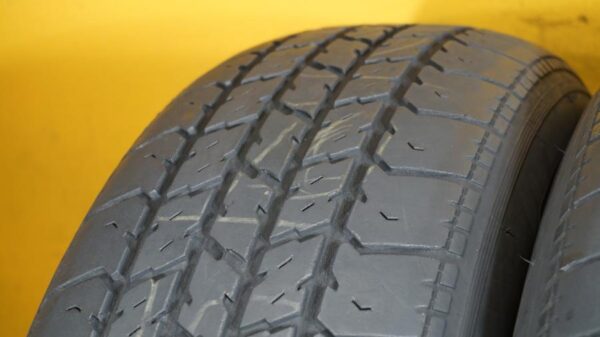 2 used tires 205/70/15 MATRIX - Image 5