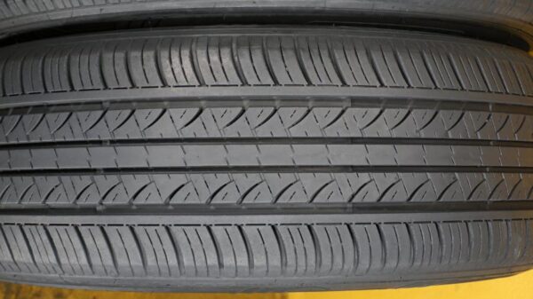 2 used tires 215/60/16 TRAVELSTAR - Image 4