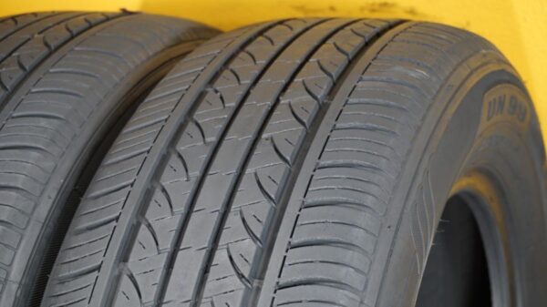 2 used tires 215/60/16 TRAVELSTAR - Image 3