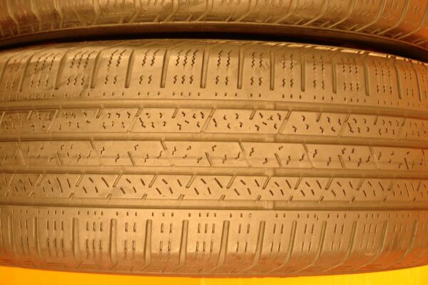 2 used tires 235/65/17 CONTINENTAL - Image 4