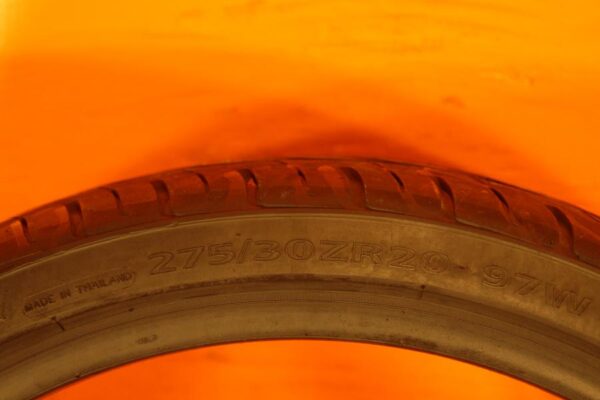 2 used tires 275/30/20 DELINTE - Image 7