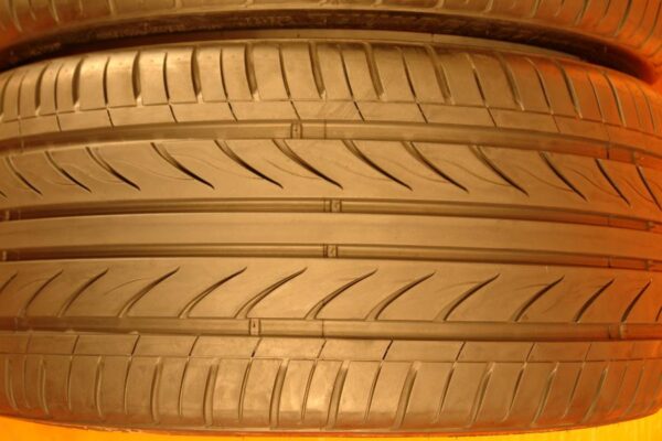 2 used tires 275/30/20 DELINTE - Image 4