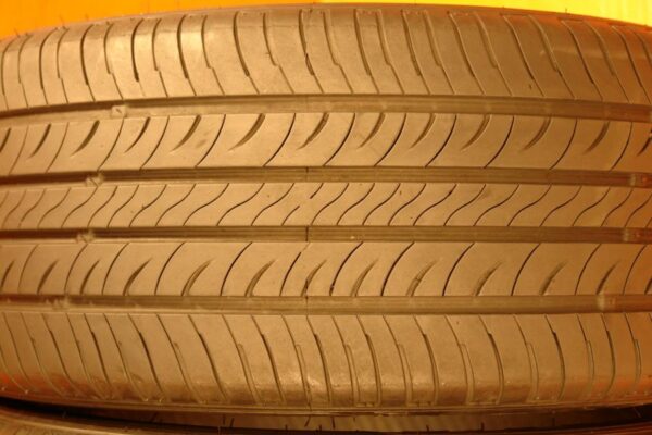 2 used tires 225/45/17 REGUL - Image 4