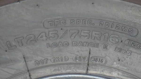 2 used tires LT 245/75/16 BRIDGESTONE - Image 7