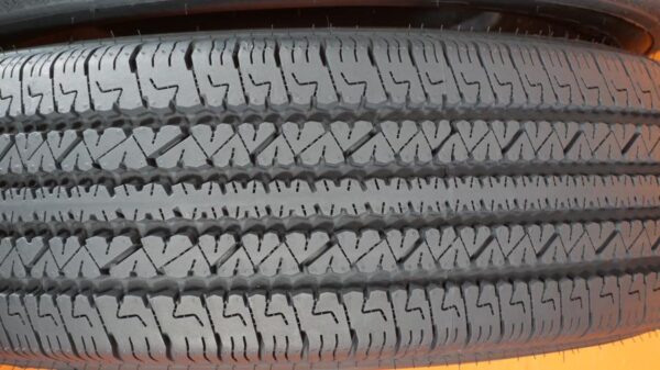 2 used tires LT 245/75/16 BRIDGESTONE - Image 4