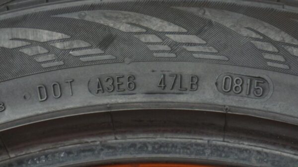 2 used tires 235/45/19 CONTINENTAL - Image 8