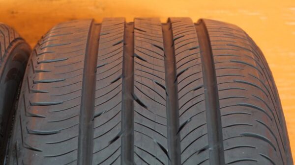 2 used tires 235/45/19 CONTINENTAL - Image 3