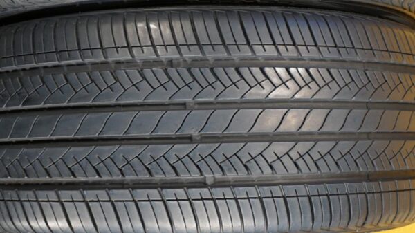 2 used tires 245/45/18 WESTLAKE - Image 4