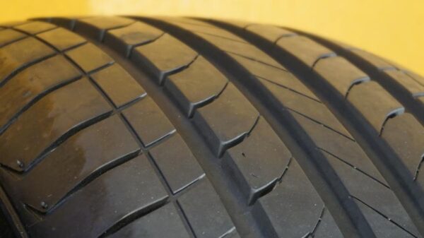 2 used tires 235/65/18 LEAO - Image 3