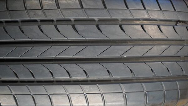 2 used tires 235/65/18 LEAO - Image 4