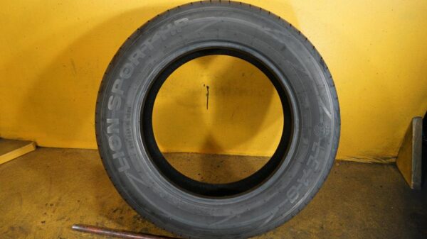 2 used tires 235/65/18 LEAO - Image 6