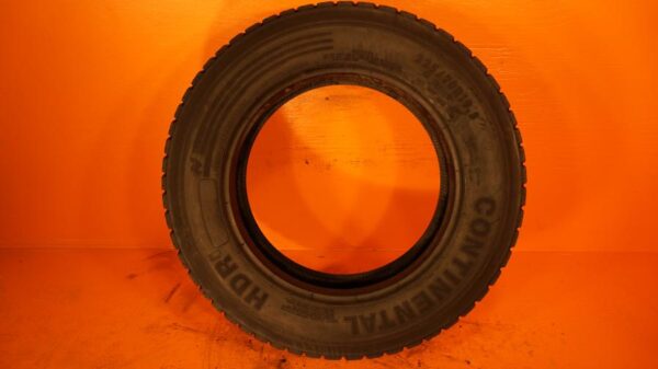 2 used tires 225/70/19.5 CONTINENTAL - Image 6