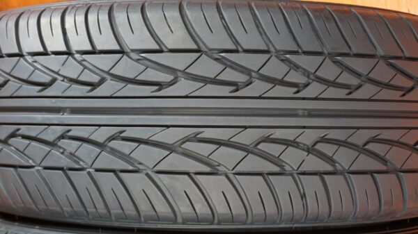 2 used tires 225/55/17 ASPEN - Image 4