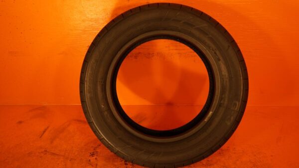 2 used tires 215/60/16 VEENTO - Image 6