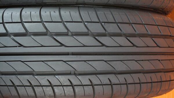 2 used tires 215/60/16 VEENTO - Image 4