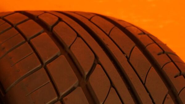 2 used tires 215/60/16 VEENTO - Image 3