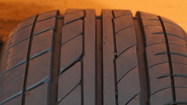 2 used tires 215/60/16 VEENTO - Image 5