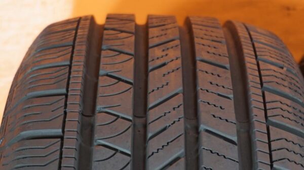 2 used tires 225/65/17 CONTINENTAL - Image 5