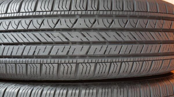 2 used tires 225/65/17 CONTINENTAL - Image 4