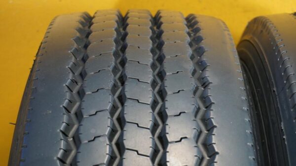 2 used tires LT 245/70/19.5 DYNATRAC - Image 3