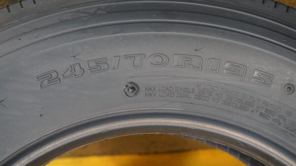 2 used tires LT 245/70/19.5 DYNATRAC - Image 7