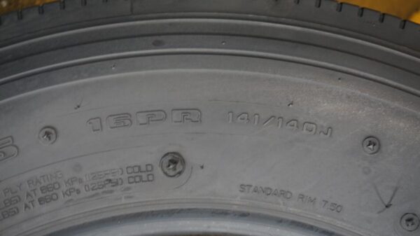 2 used tires LT 245/70/19.5 DYNATRAC - Image 8